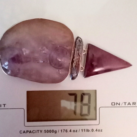 ARTIST MADE CARVED AMETHYST, IRRADIATED PEARL AND CHAROITE PIN/PENDANT - Picture 10 of 10